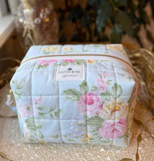 Medium Blue Roses Carry All Bag