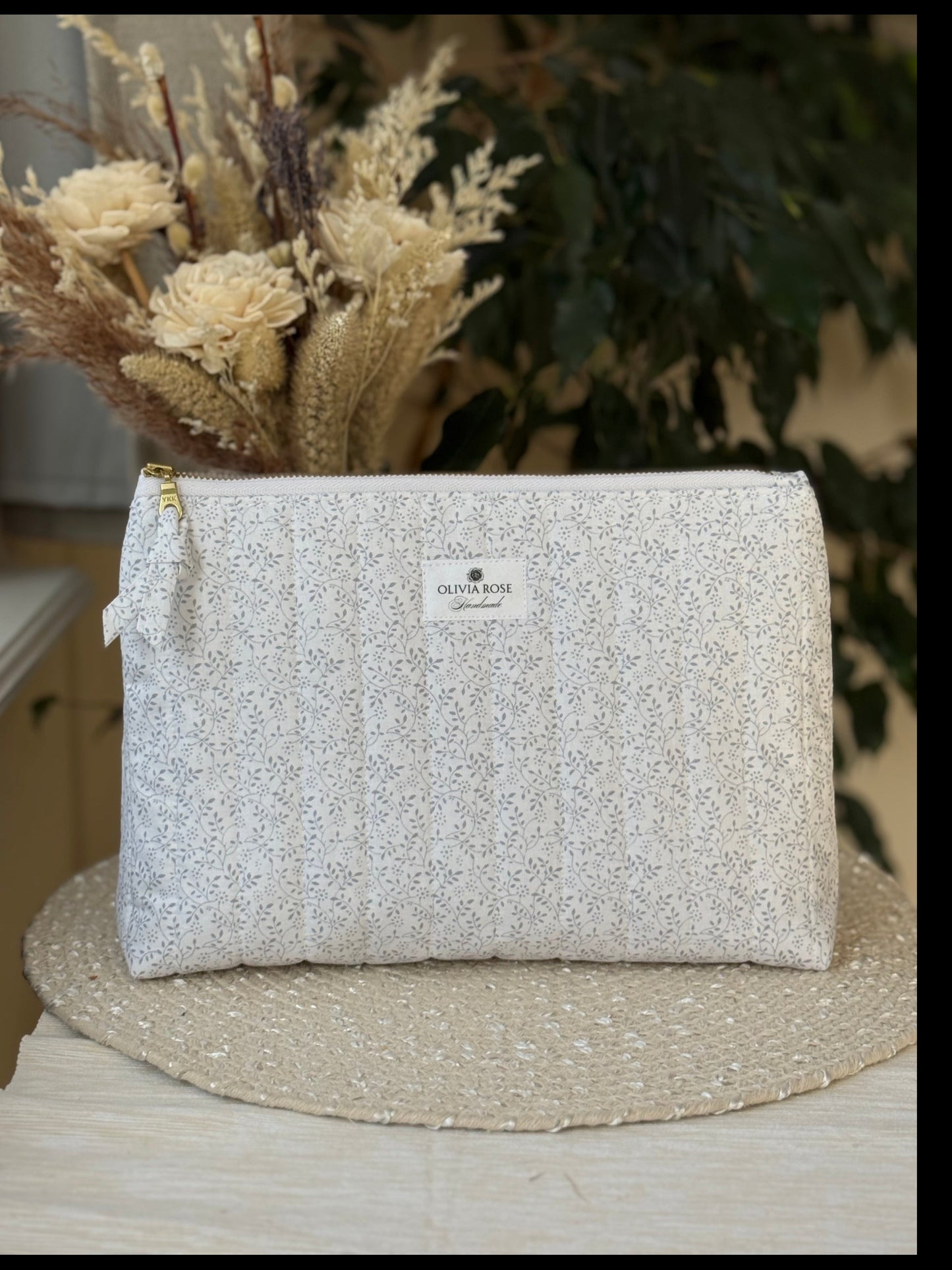 Delicate Leaves Quilted Medium Toiletries Bag