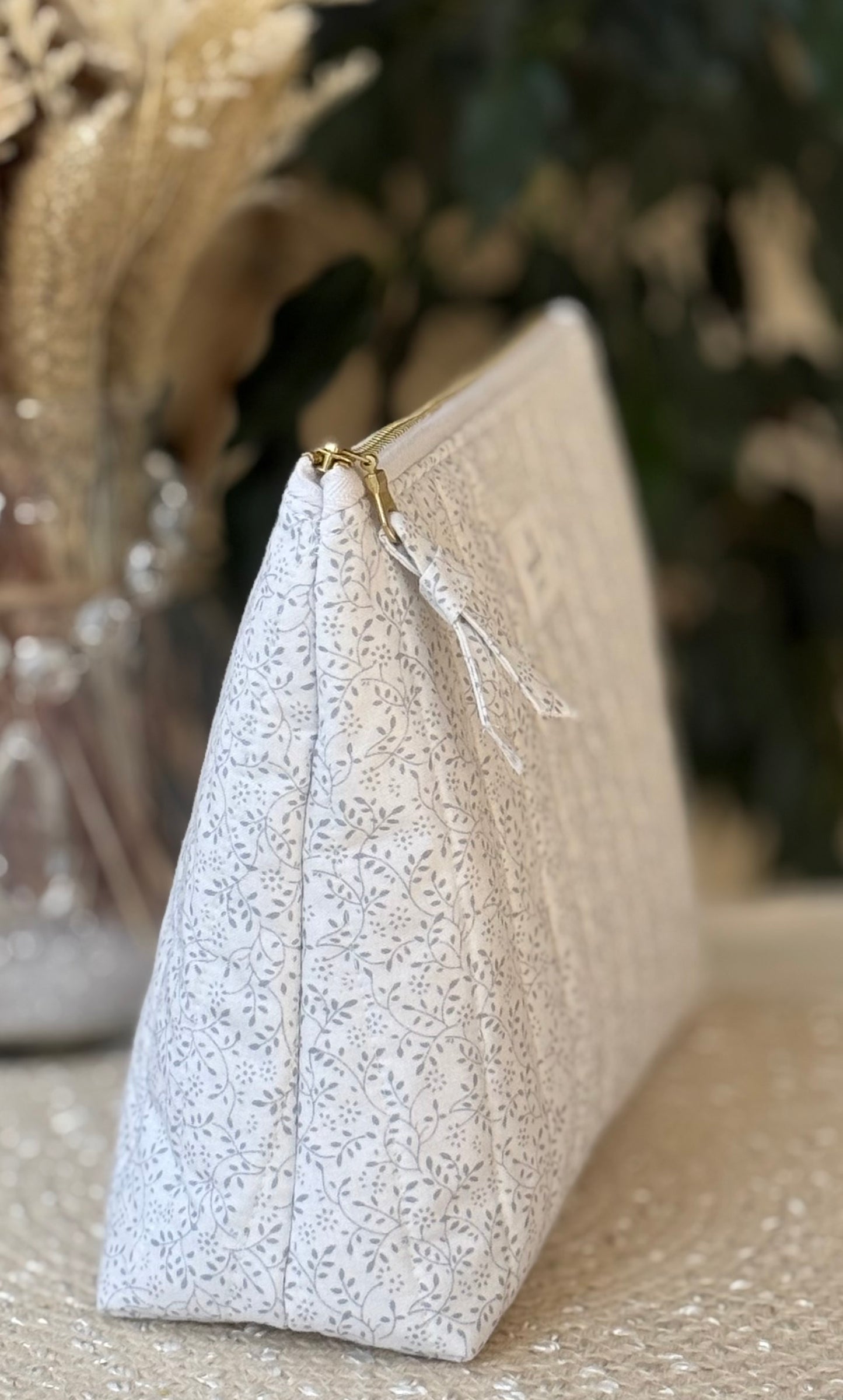 Delicate Leaves Quilted Medium Toiletries Bag