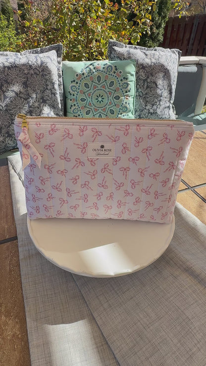 Mini Pink Bows Quilted Medium Toiletries bag